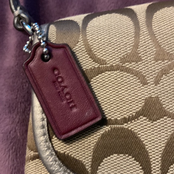 Coach wristlet - Picture 5 of 7